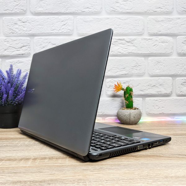 БУ Ноутбук Acer Aspire E1-572G(V5WE2) 15.6'' HD Ready TN i3 4010U HD 8600M 8GB 128GB SSD