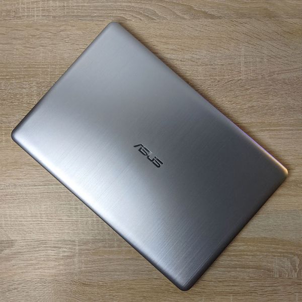 Потужний ноутбук Геймер ASUS VivoBook Pro N580V Silver 15.6" touch i7 7700HQ Nvidia GTX 1050 4GB 16GB + SSD