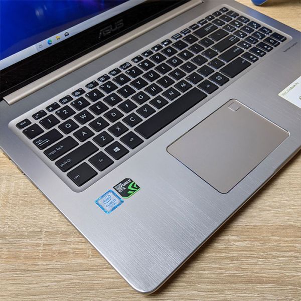 Потужний ноутбук Геймер ASUS VivoBook Pro N580V Silver 15.6" touch i7 7700HQ Nvidia GTX 1050 4GB 16GB + SSD