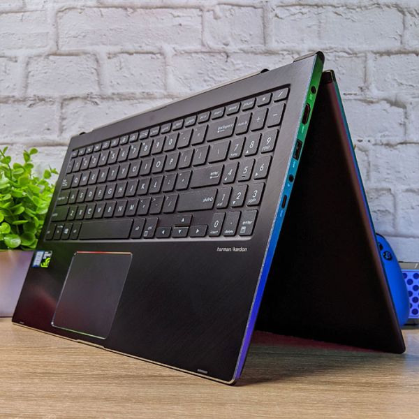 Мощный Игровой ноутбук ASUS ZenBook Q536F 15.6" 4K Touch i7 8565U GTX 1050 Max-Q 2GB 16GB +SSD
