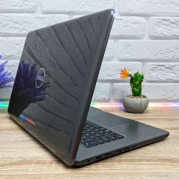 БУ Ноутбук Dell Inspirion 17 P32E 17.3'' FHD IPS i7 7500U Radeon R7 M440 8GB 240GB SSD