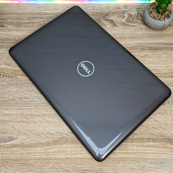 БУ Ноутбук Dell Inspirion 17 P32E 17.3'' FHD IPS i7 7500U Radeon R7 M440 8GB 240GB SSD