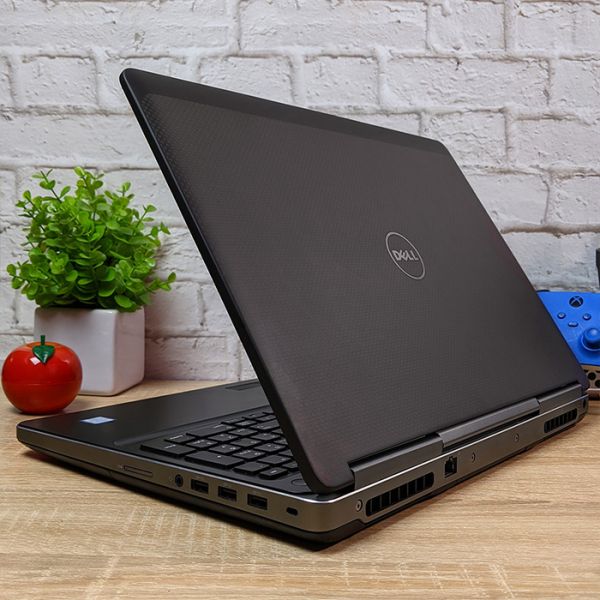 БУ Ноутбук Dell Precision 7520 15.6" FHD IPS i7 7820HQ Quadro M2200 4GB 16GB + 250GB SSD