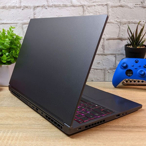 Крутой Мощный Игровой ноутбук Eluktronics max-15 15.6" 240Hz i7 10875H RTX 2070Super 8GB 16GB 512GB SSD