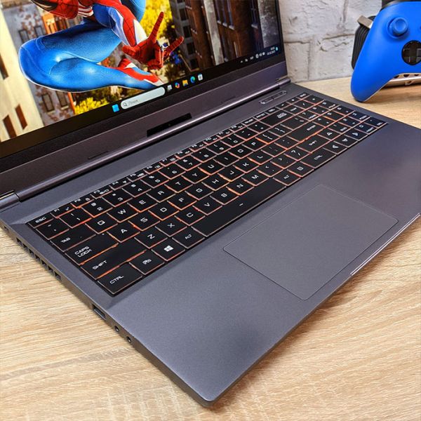 Крутой Мощный Игровой ноутбук Eluktronics max-15 15.6" 240Hz i7 10875H RTX 2070Super 8GB 16GB 512GB SSD