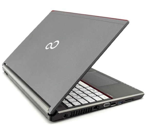БУ Ноутбук Fujitsu LIFEBOOK E756 White 15.6" HD Ready IPS i5 6300U 8GB RAM 256GB SSD+ веб камера в подарок
