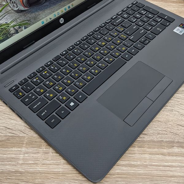 БУ Ноутбук HP 250 G7 15.6'' FHD TN i7 1065G7 Iris Plus 16GB 256GB SSD