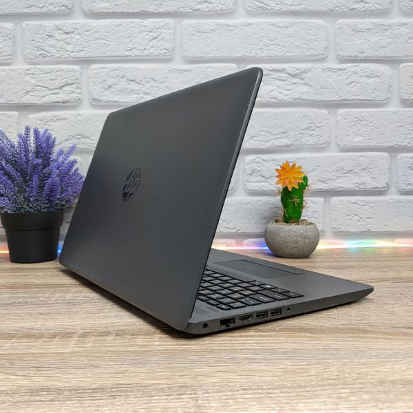 БУ Ноутбук HP 250 G7 15.6'' FHD TN i7 1065G7 Iris Plus 16GB 256GB SSD