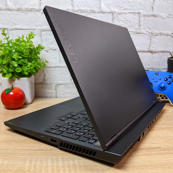 Сучасний ігровий ноутбук Lenovo Legion 5 15IMH05H 81Y6 15.6" 240Hz IPS i7 10750H RTX 2060 16GB + SSD