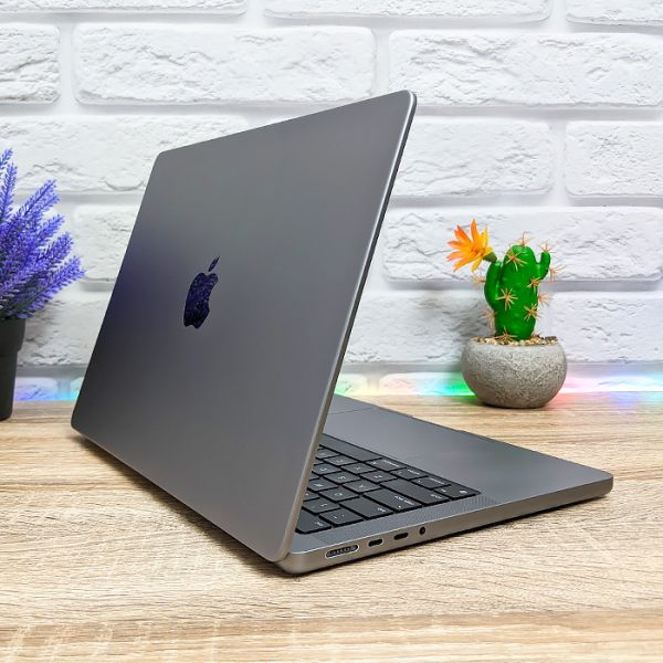БУ Ноутбук Apple MacBook Pro 14'' Liquid Retina XDR M1 Pro 16GB/512GB SSD Space Gray 2021 (A2442)