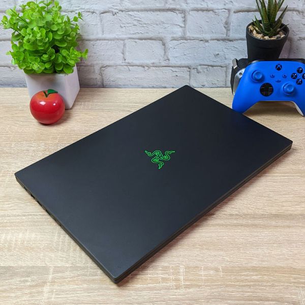 Тонкий Ігровий Ноутбук Blade Razer RZ09-0287 17.3" 144Гц i7 9750H RTX 2060 6GB 16GB +SSD