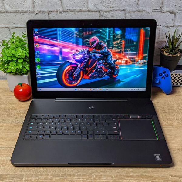 Тонкий Игровой Ноутбук Blade Razer Pro 17 RZ09-0166 17.3" 3840x2160 Touchscreen i7 6700HQ GTX 1080 8GB 16GB + SSD