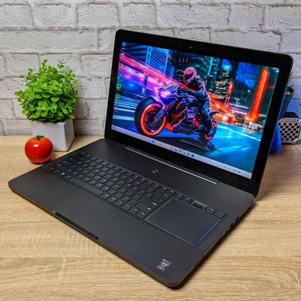 Тонкий Игровой Ноутбук Blade Razer Pro 17 RZ09-0166 17.3" 3840x2160 Touchscreen i7 6700HQ GTX 1080 8GB 16GB + SSD