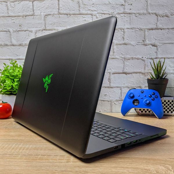 Тонкий Игровой Ноутбук Blade Razer Pro 17 RZ09-0166 17.3" 3840x2160 Touchscreen i7 6700HQ GTX 1080 8GB 16GB + SSD