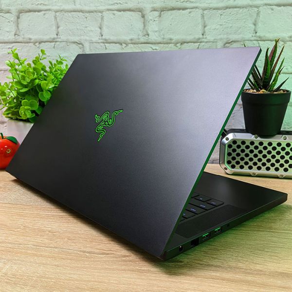Тонкий Игровой Ноутбук Blade Razer RZ09-0270 15.6" IPS i7 8750H GTX 1060 Max-Q 6GB 16GB +SSD