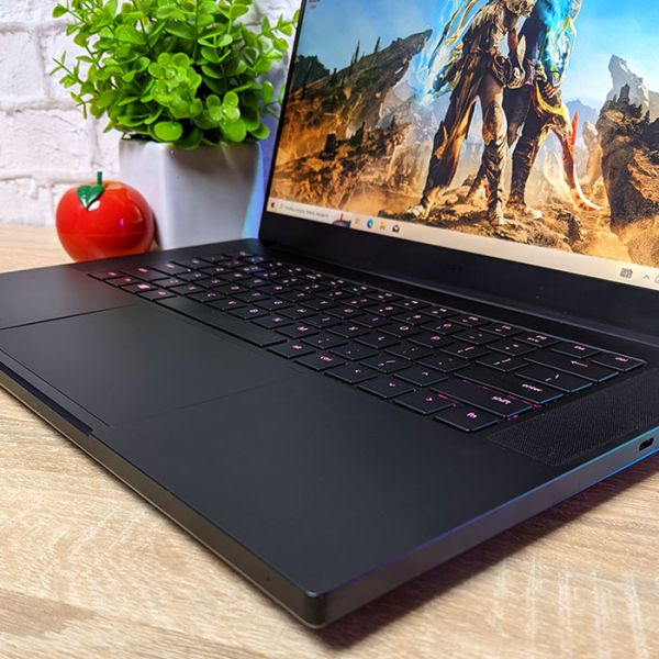Уценка Ноутбук Blade Razer RZ09-0300 15.6" IPS i7 9750H RTX 2060 6GB 16GB +SSD