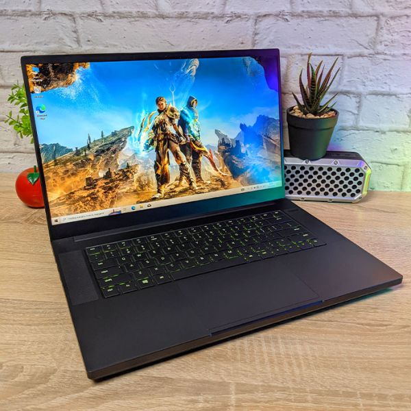 Уценка Ноутбук Blade Razer RZ09-0300 15.6" IPS i7 9750H RTX 2060 6GB 16GB +SSD